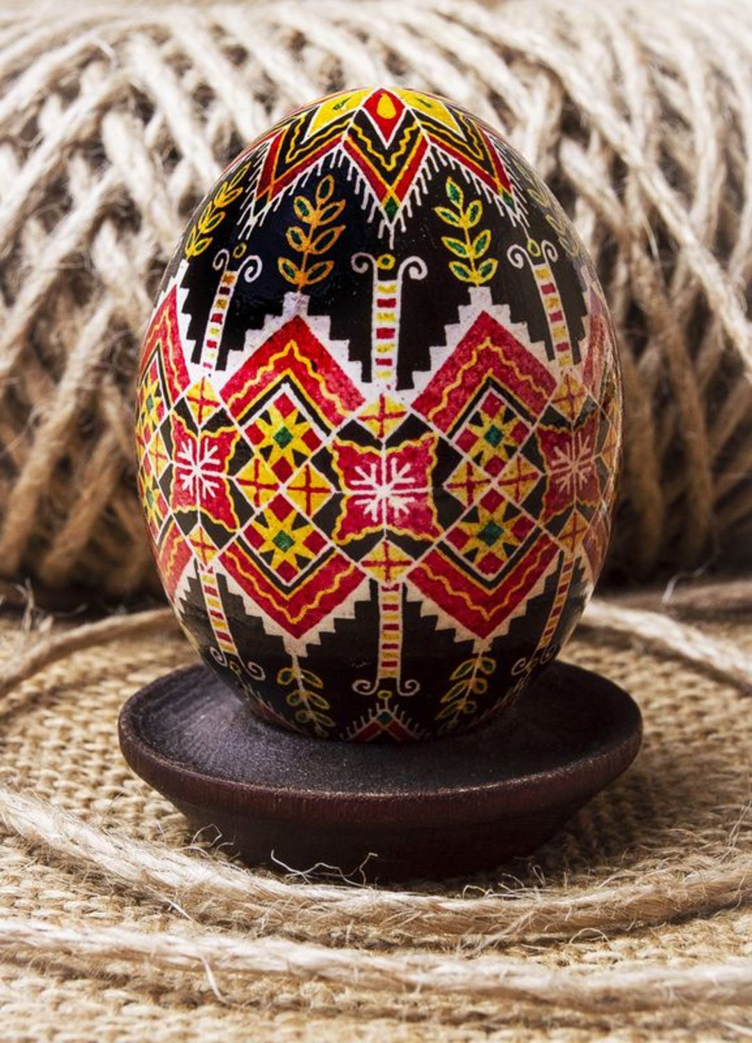 Huevo de Pascua con ornamento de autor foto 1