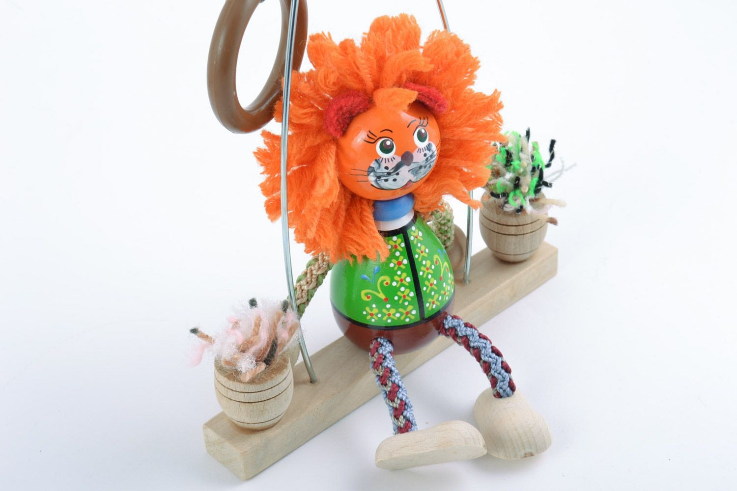 Joli jouet lion roux à la balançoire fait main de bois naturel peint cadeau photo 5