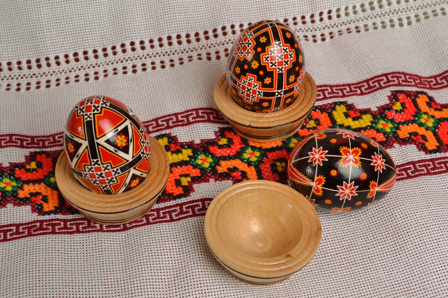 Ensemble d'oeufs de Pâques fait main original de style ethnique ukrainien photo 5