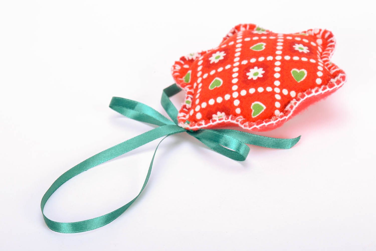 Brinquedo do Natal de dupla face costurado de lã com um lado bordado eo outro um bonito ornamento foto 3