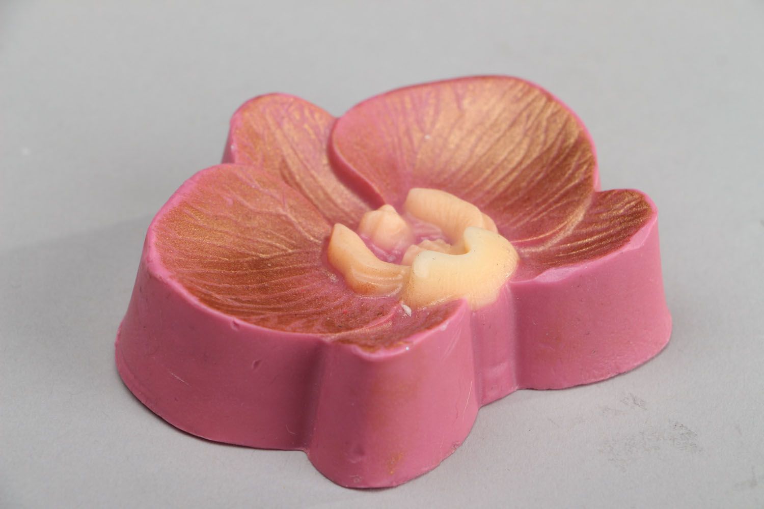 Jabón artesanal en forma de orquídea  foto 2