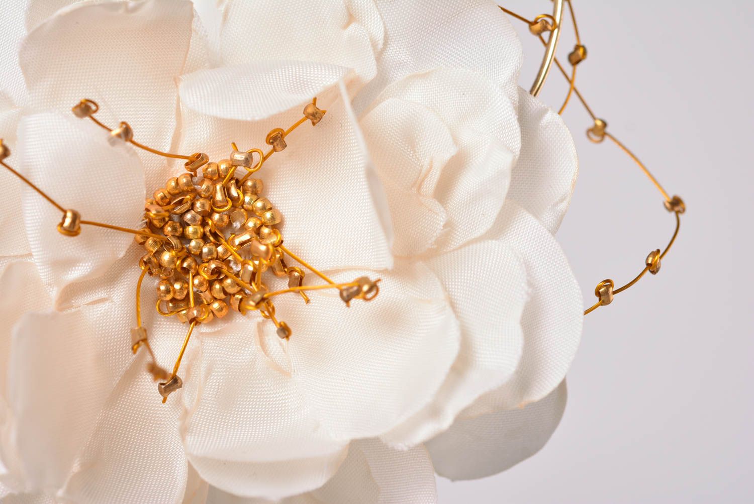 Broche fleur Bijou fantaisie fait main blanc Accessoire femme design cadeau photo 2