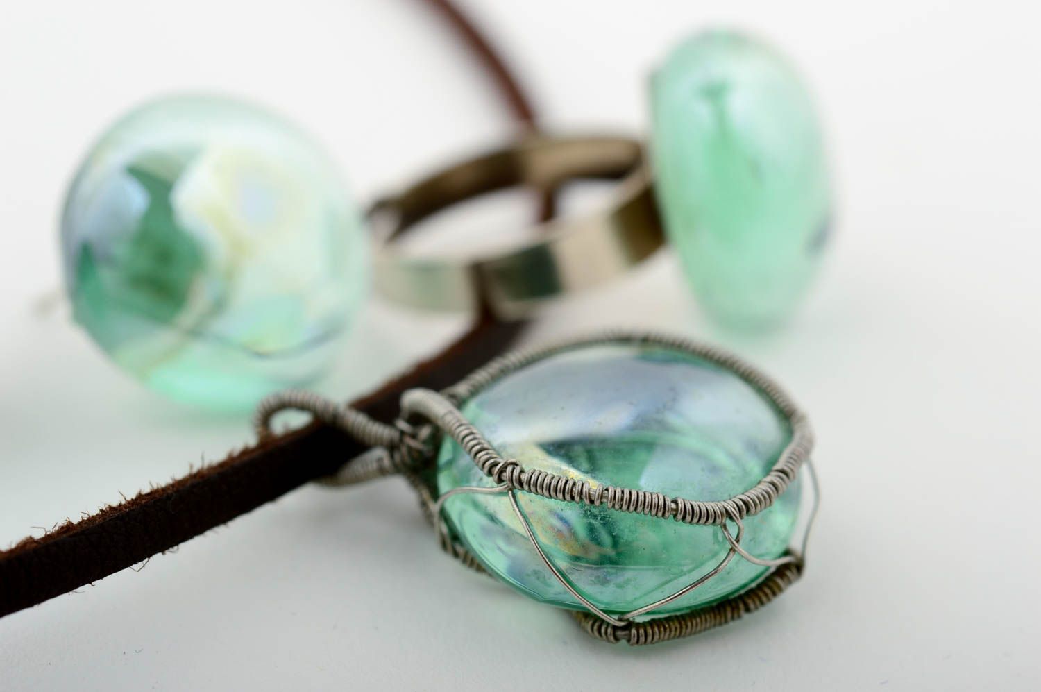 Stylish handmade glass jewelry set glass earrings pendant ring bracelet designs photo 5