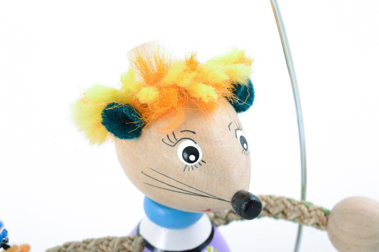 Handgemachtes bemaltes schönes Holz Spielzeug Maus auf Spannfeder für Kinder foto 3