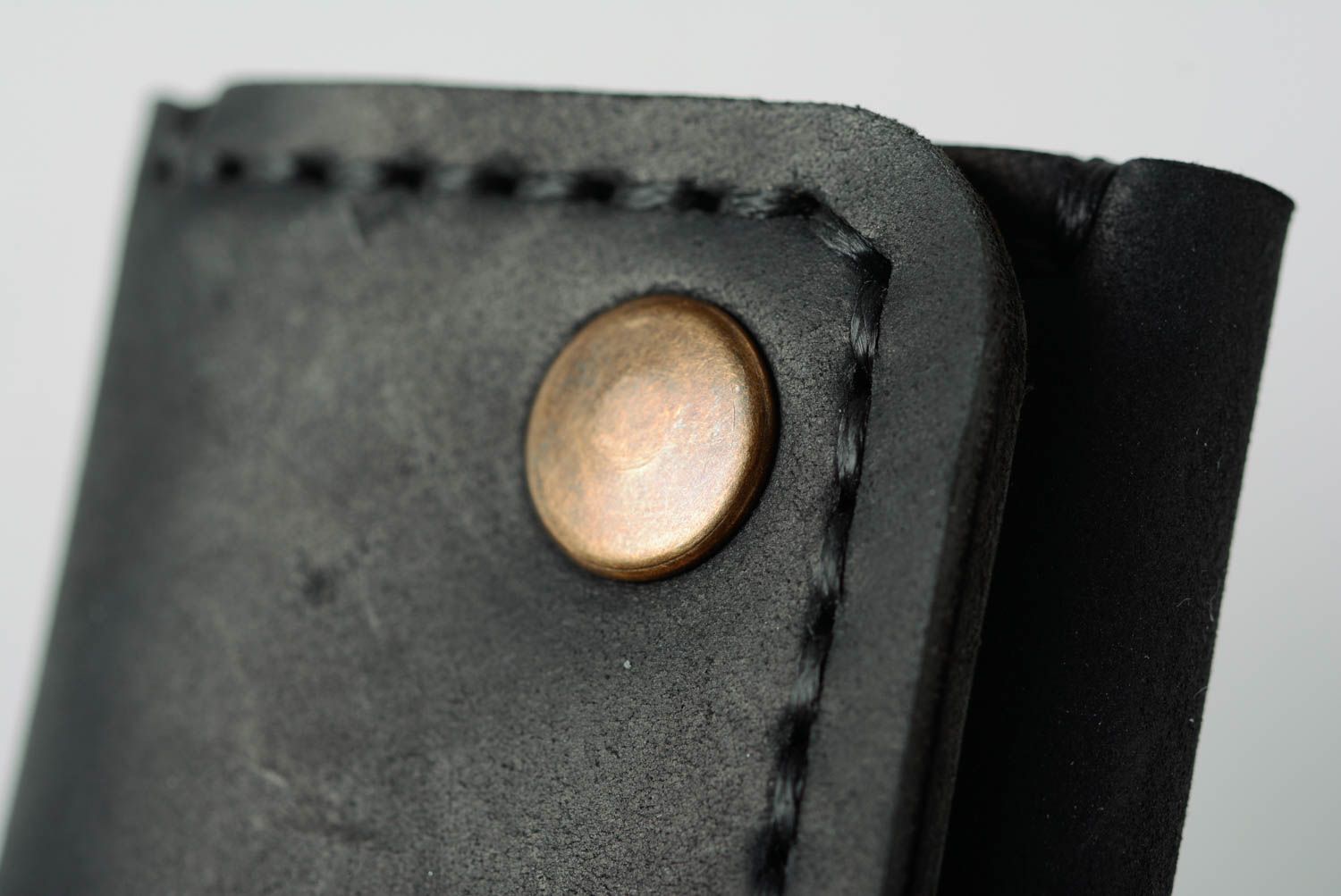 Handmade black genuine leather key case with embossed coat of arms of Ukraine photo 5