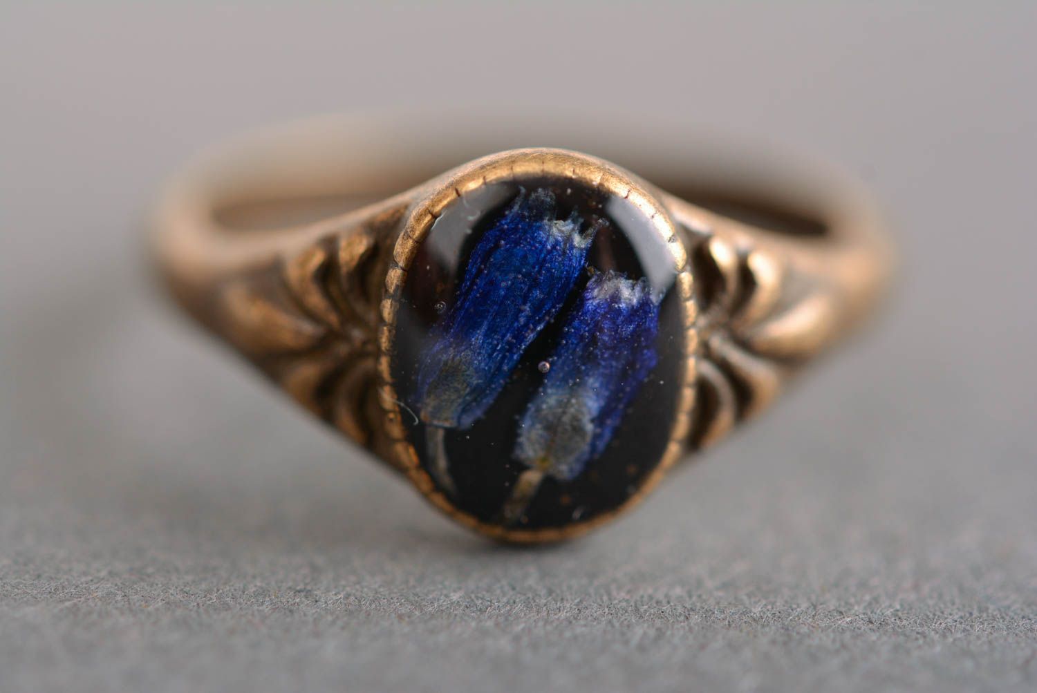 Оригинальное кольцо ручной работы женское кольцо украшение из эпоксидной смолы фото 2
