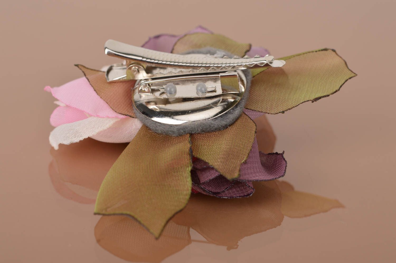 Красивая женская брошь заколка из ткани с цветами ручной работы Букет роз фото 4