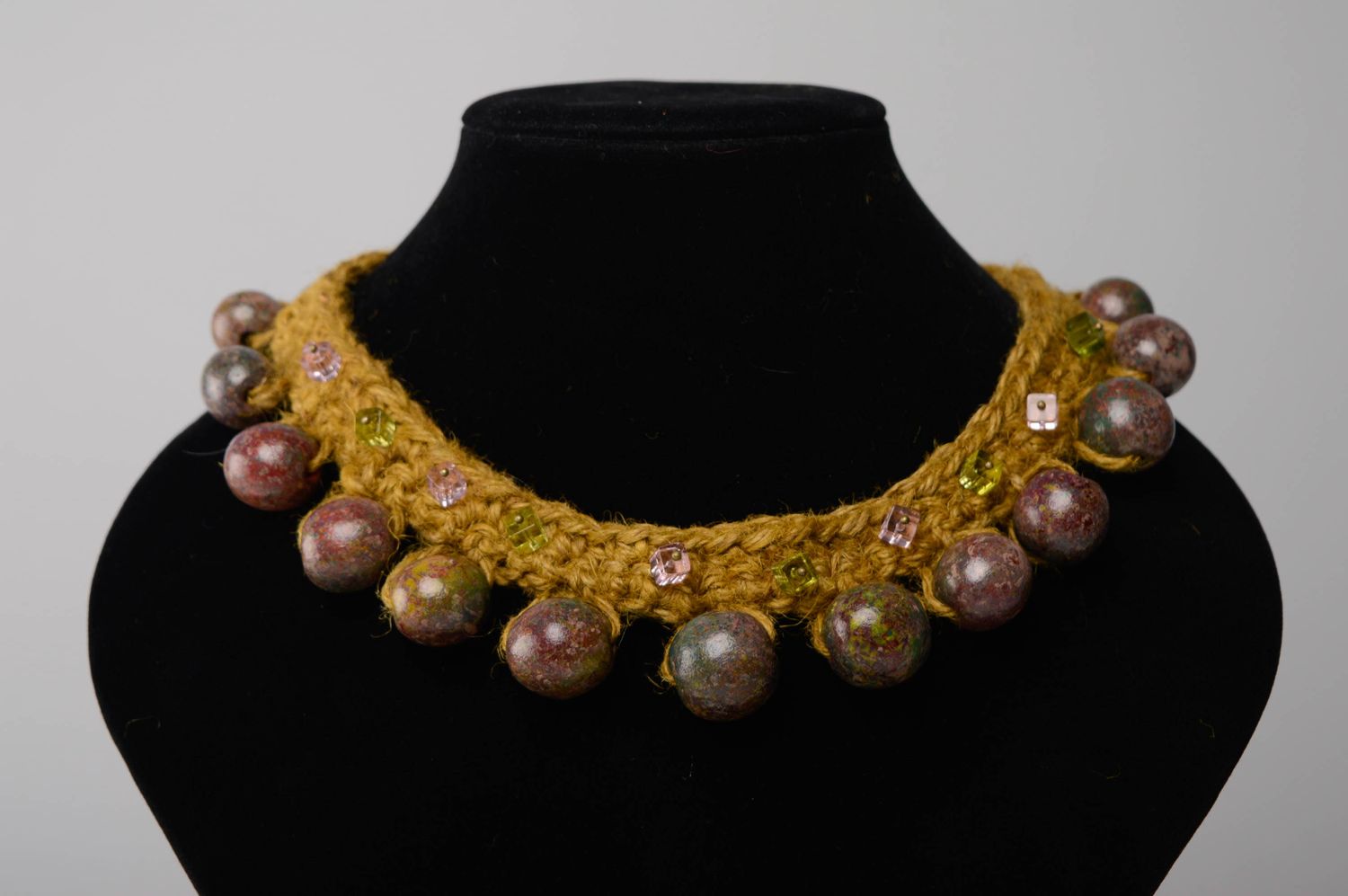 Collier tricoté avec perles fantaisie photo 2