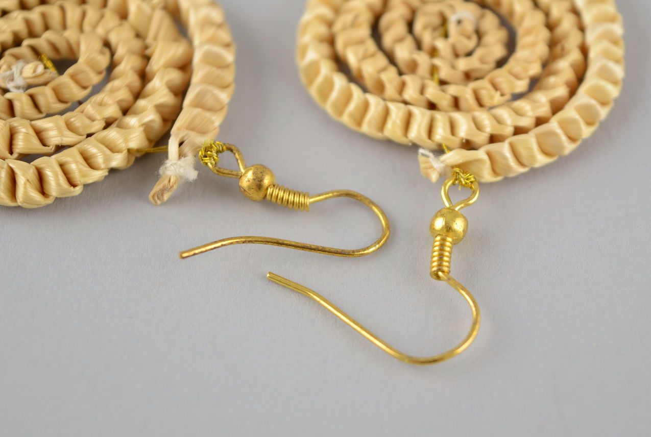 Spiral Earrings made of straw photo 1