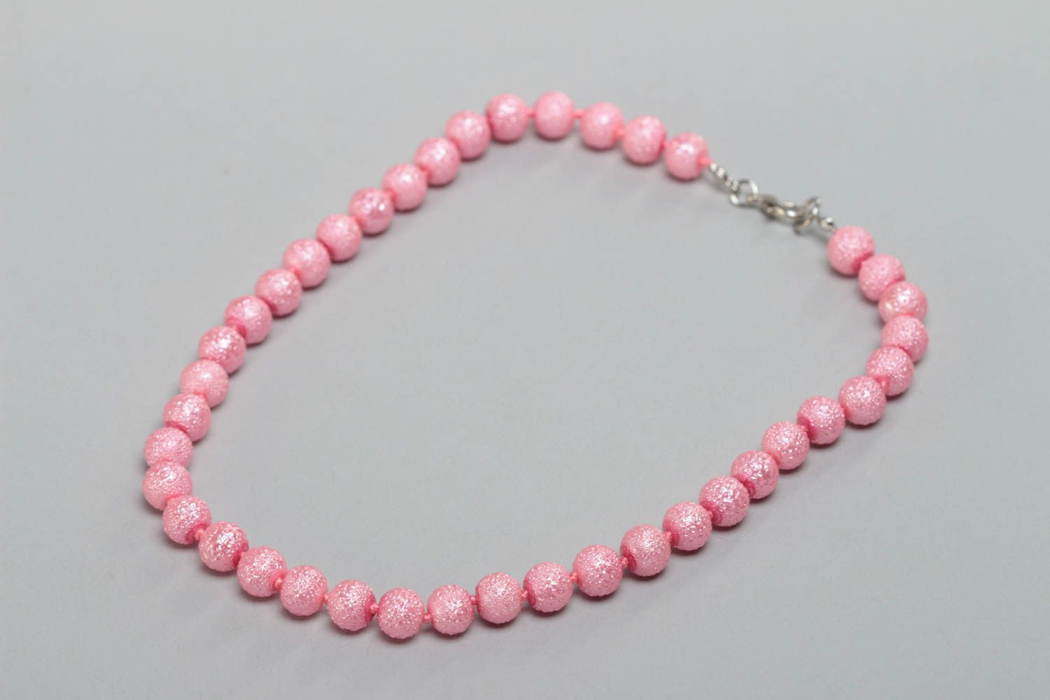 Collier en perles céramiques fait main de couleur rose original pour fillette photo 2