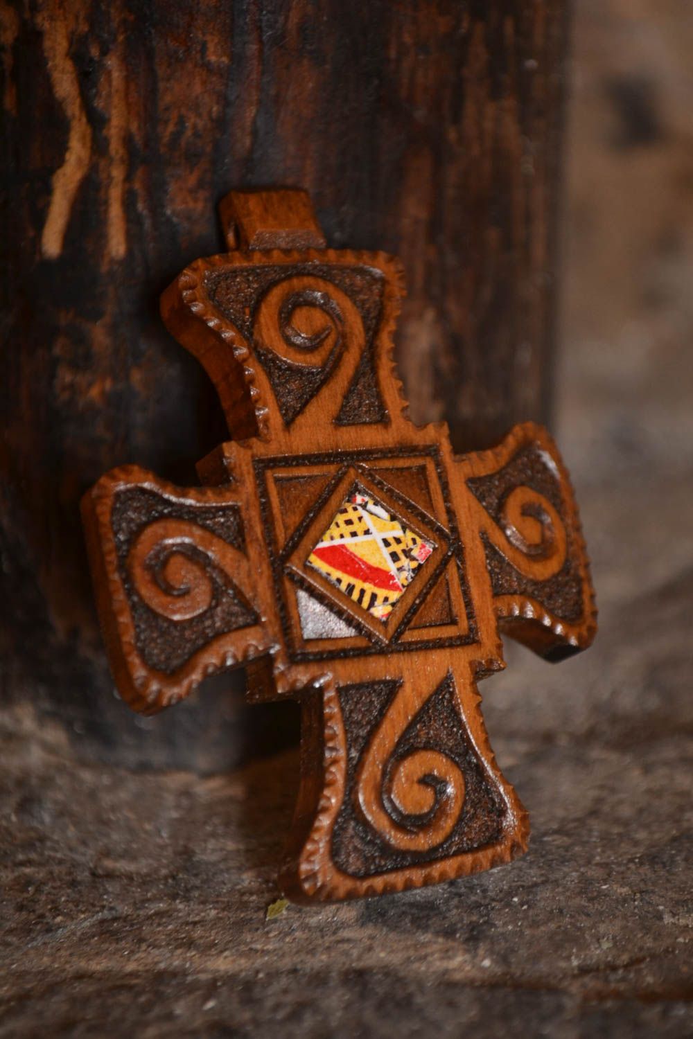 Croix pectorale Pendentif en bois fait main décoré original Objet religieux photo 1
