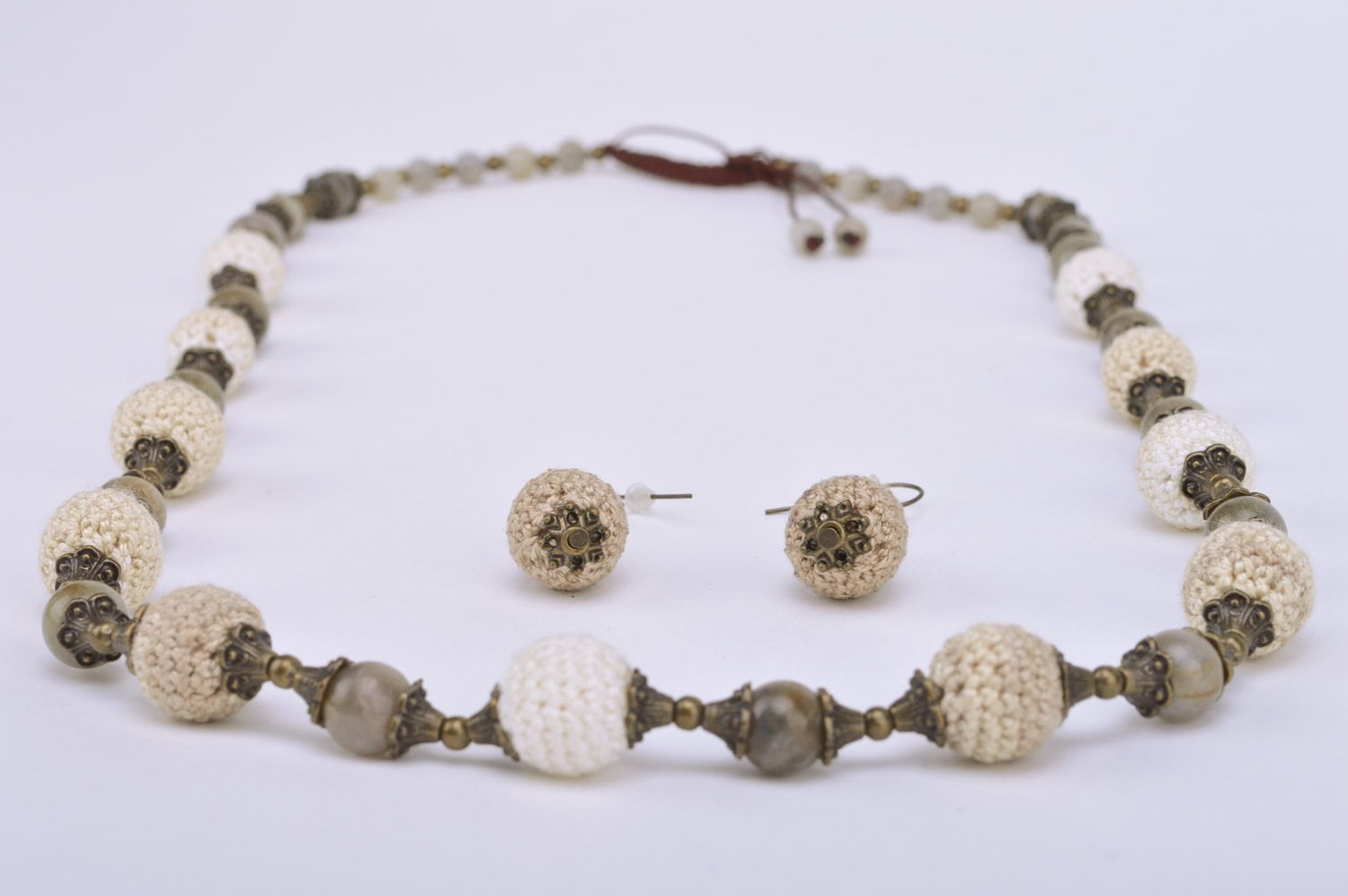 Collier gris et boucles d'oreilles en perles fantaisie textiles faits main femme photo 5