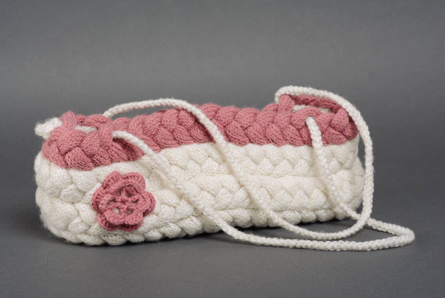 Petit sac à main tricoté blanc fait main en laine avec fleur insolite  photo 1