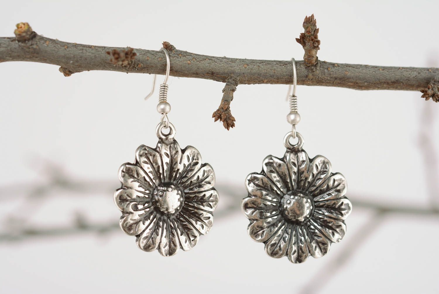 Metal earrings Camomiles photo 1
