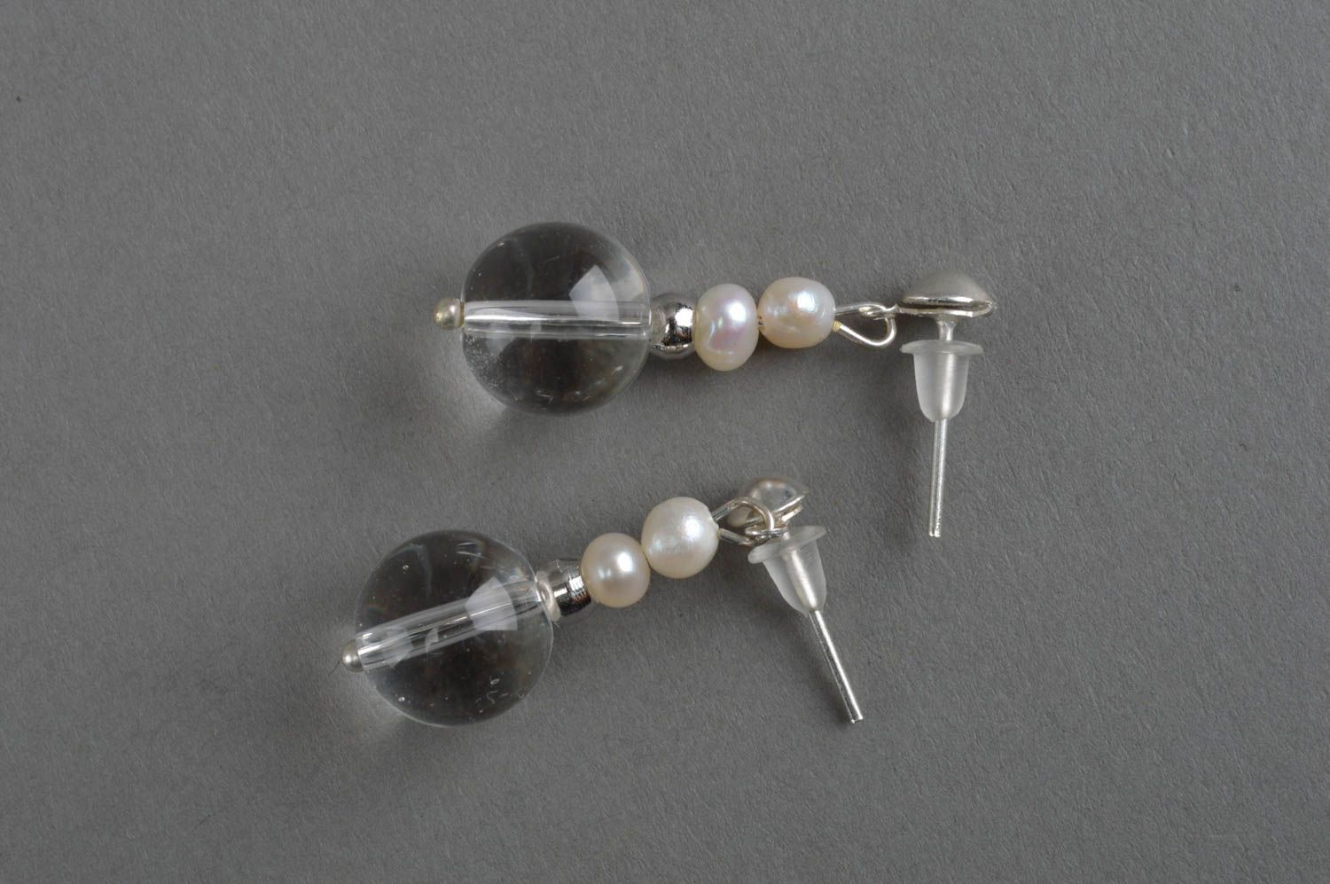 Boucles d'oreilles clous en quartz et perles d'eau douce faites main élégantes photo 2