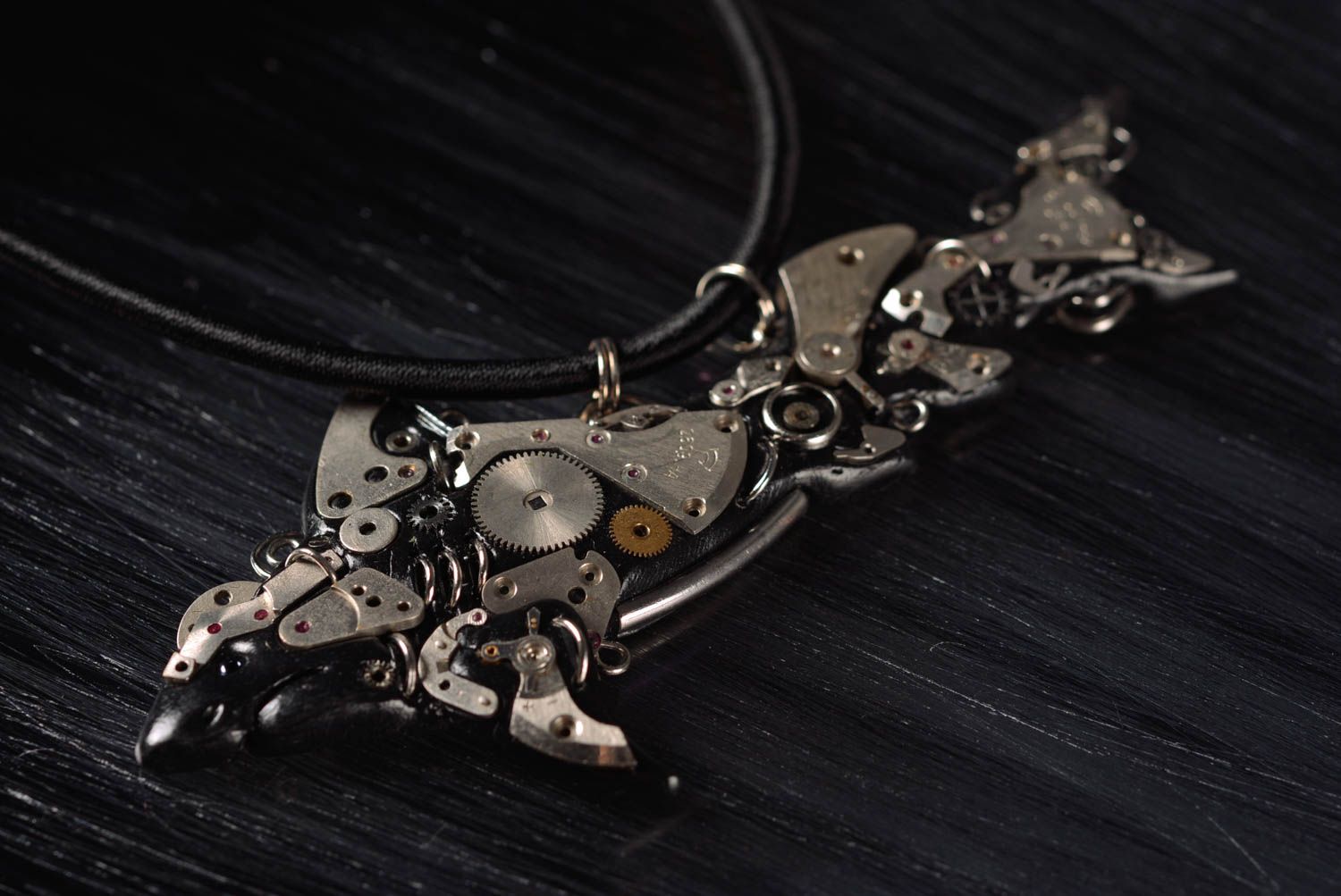Pendentif en métal Bijoux fait main de style steampunk Accessoire femme design photo 1