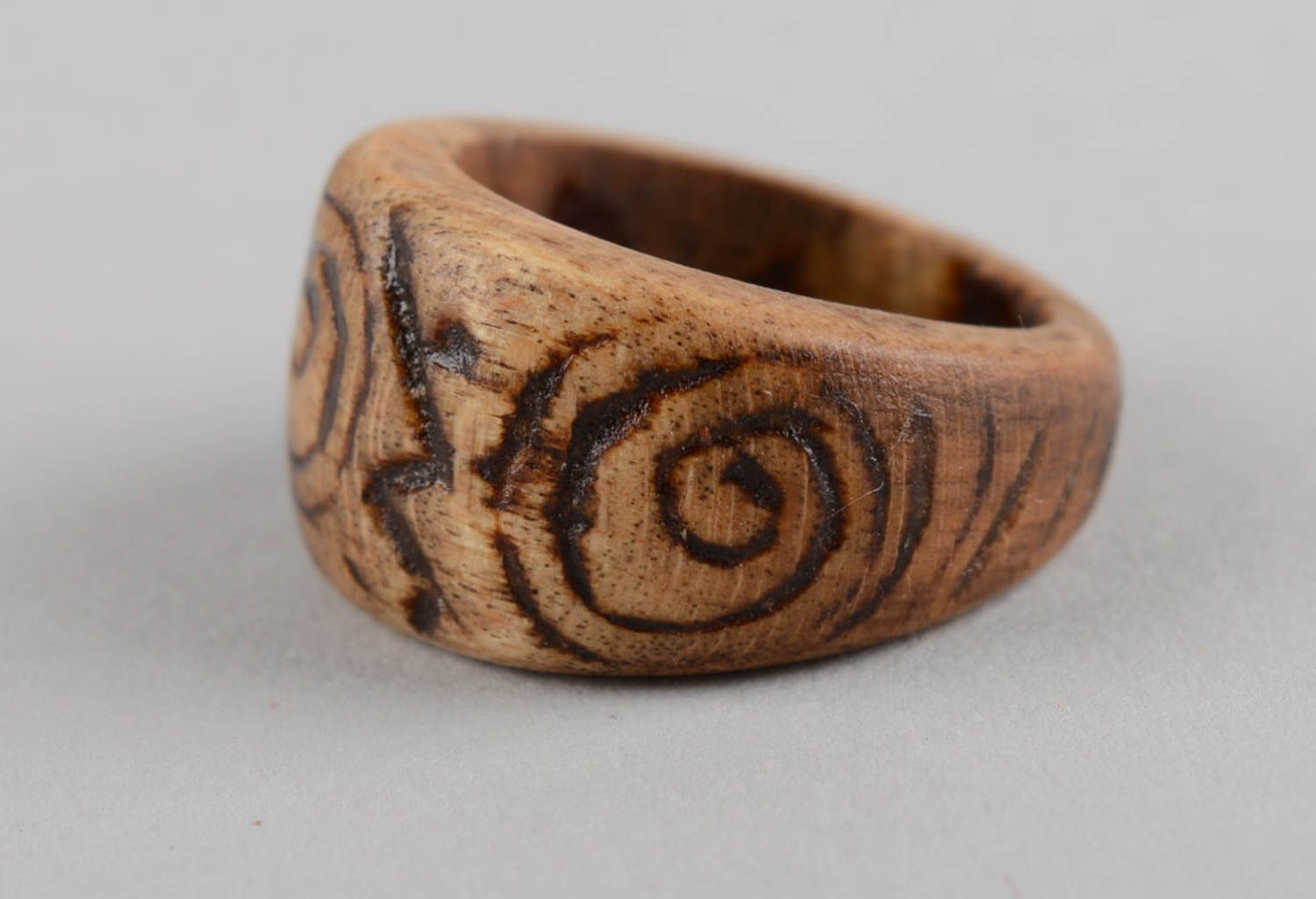 Дизайнерское украшение хенд мейд кольцо из дерева красивое изделие из дерева фото 9