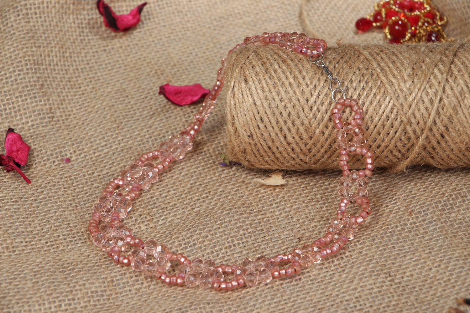 Collier en perles de rocaille et cristal rose pastel photo 5