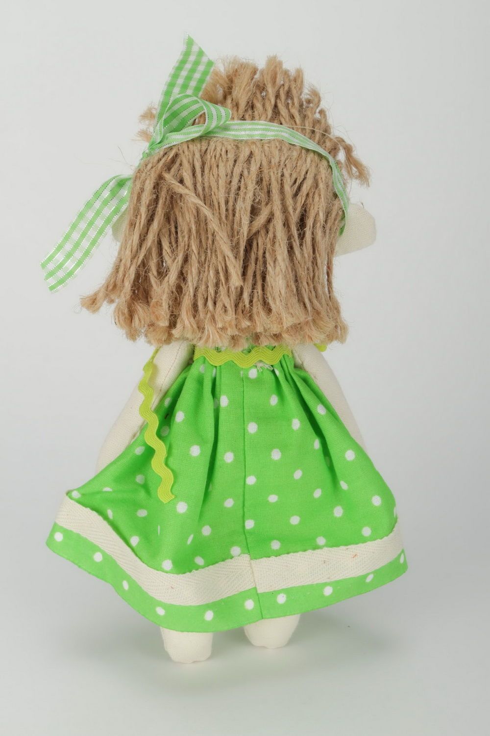 Puppe aus Stoff Mädchen im hellgrünen Sommerkleid foto 4