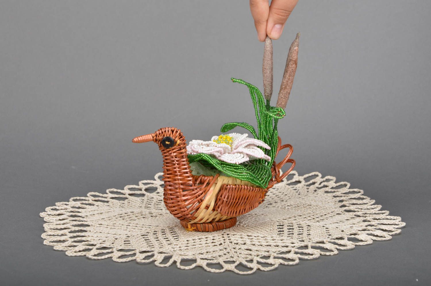 Handmade decorative crochet table napkin and woven cachepot with beaded flower photo 5