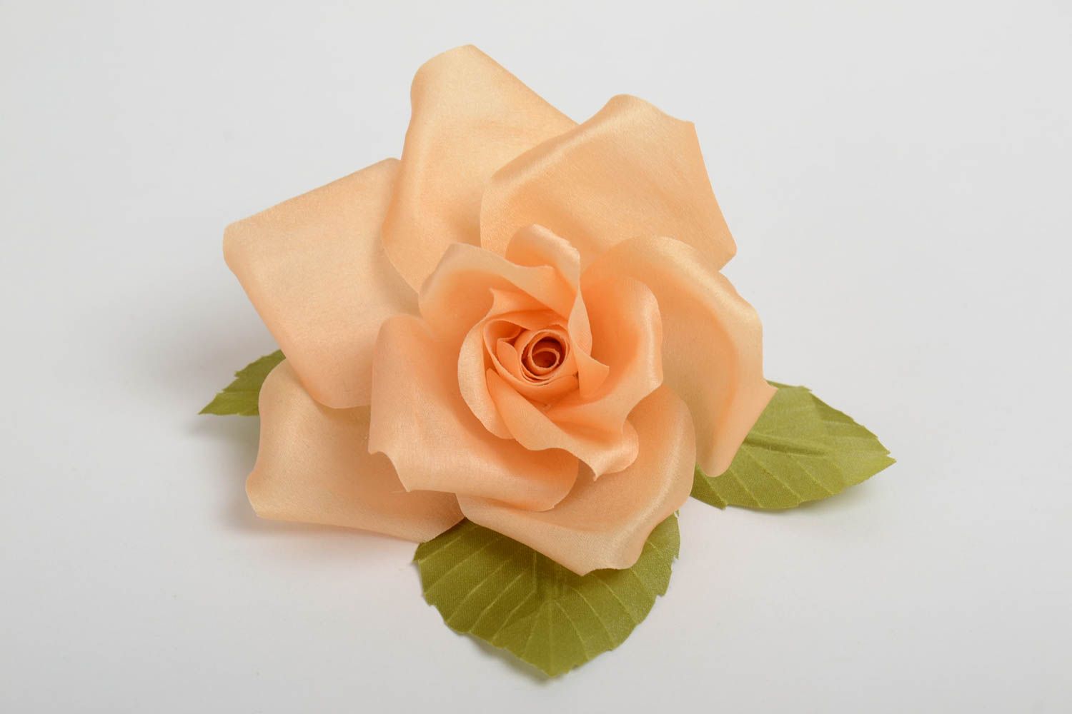 Брошь цветок из ткани в виде розы персикового цвета модная ручной работы фото 5