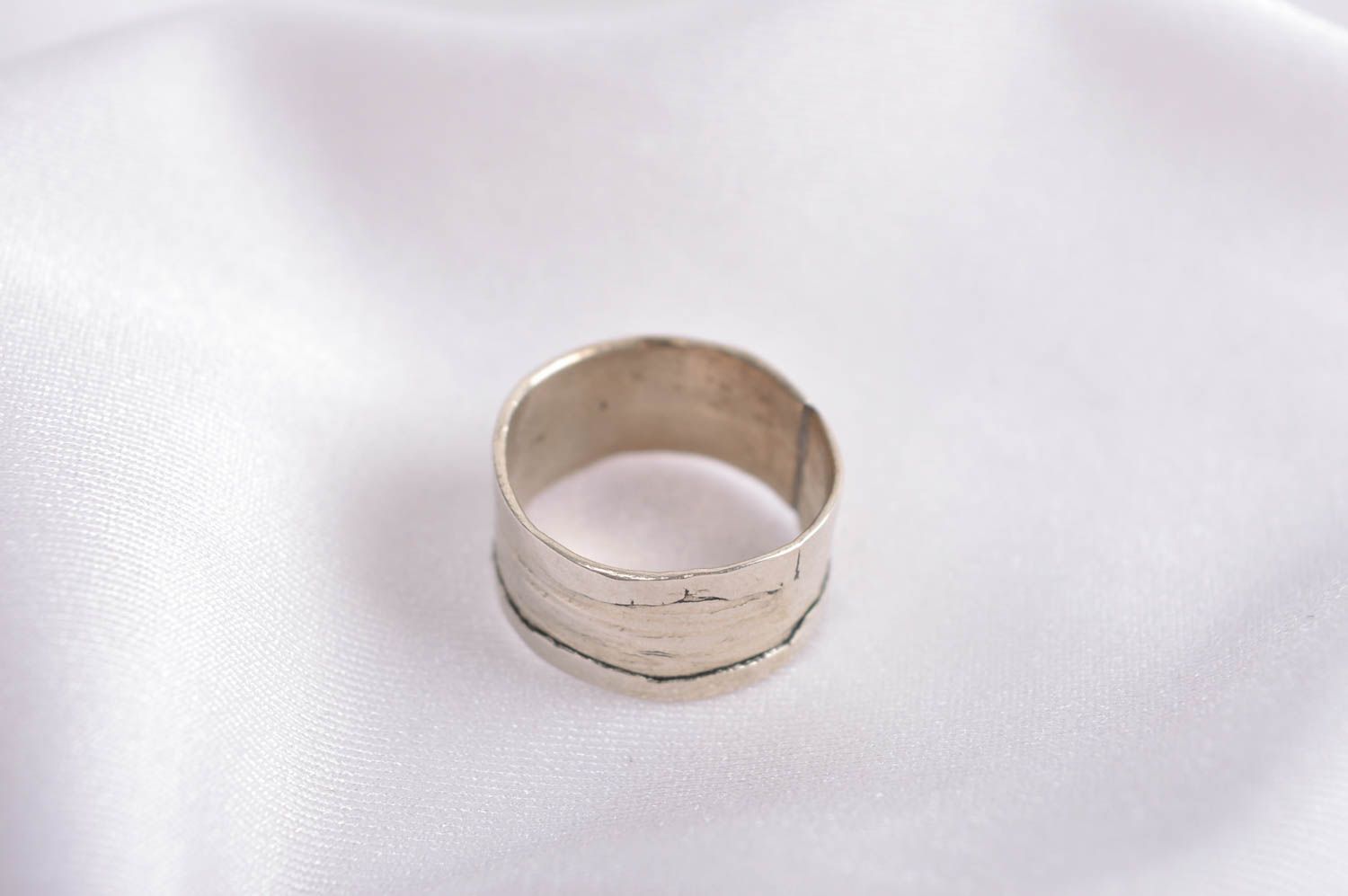 Стильное кольцо хэнд мэйд украшение из мельхиора женское кольцо маленькое фото 1
