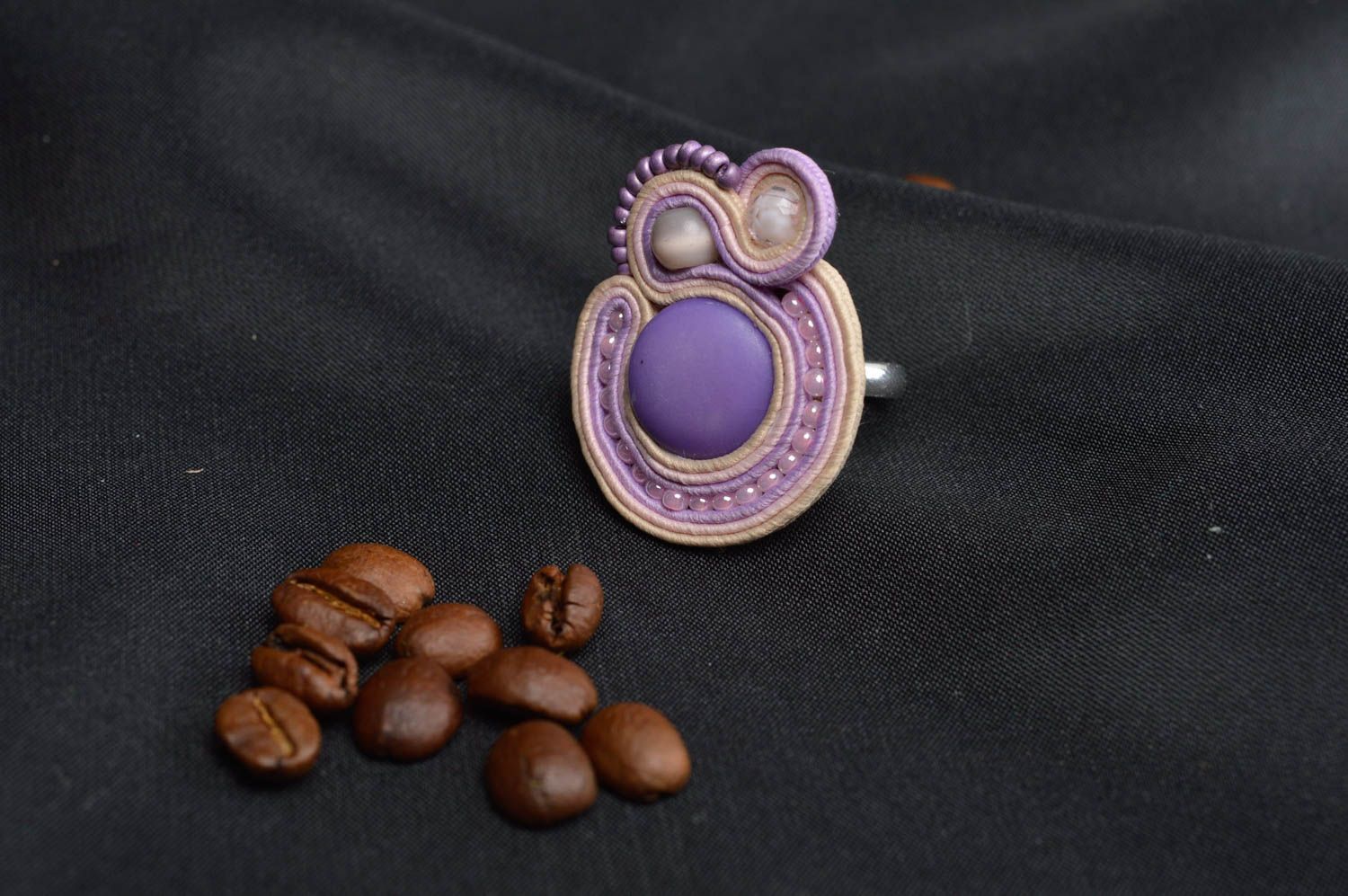 Schöner origineller lila Soutache Ring handmade mit Einheitsgröße für Damen foto 1