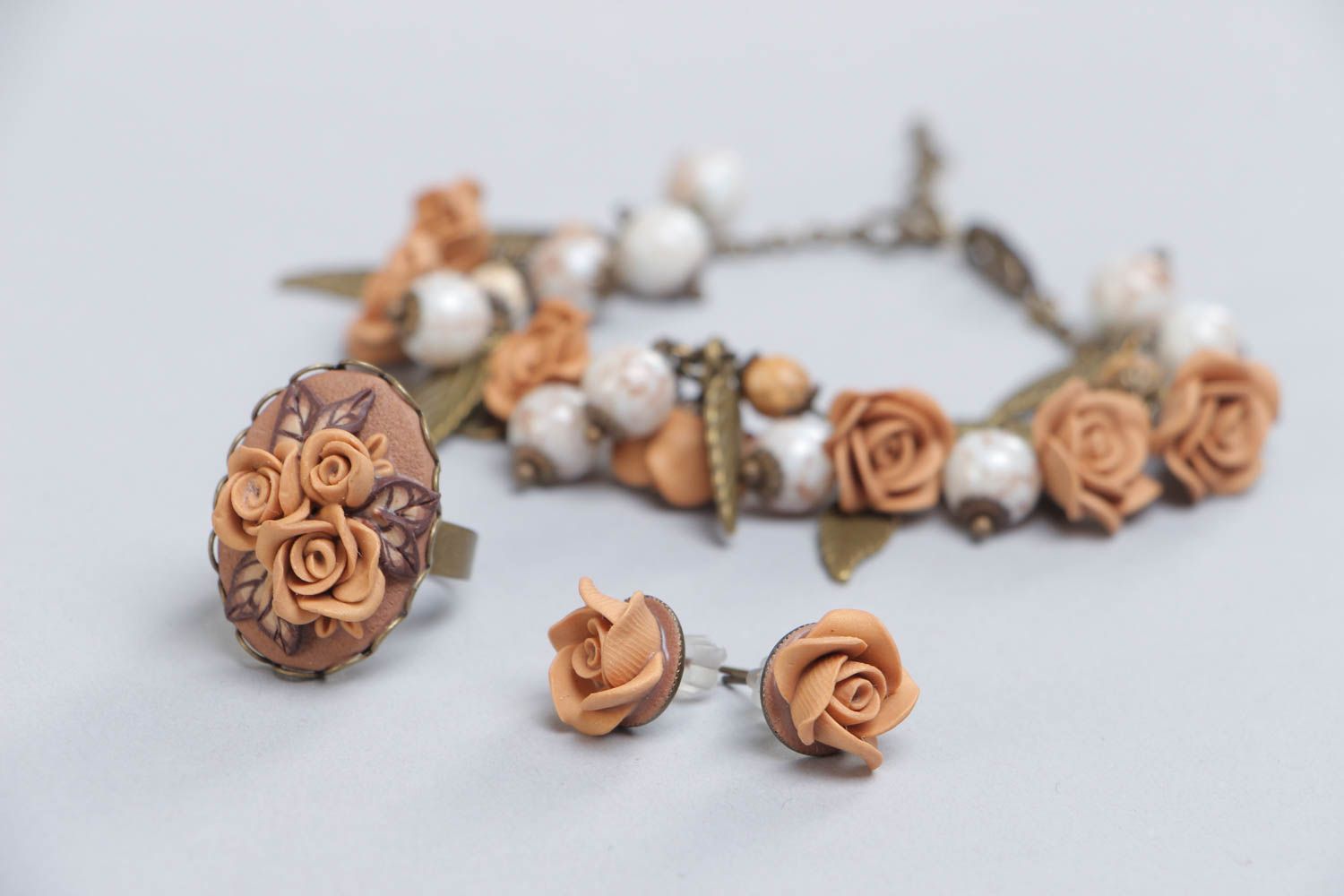 Interessantes Schmuck Set Ring Ohrringe und Armband beige Rosen Designer Handarbeit foto 3