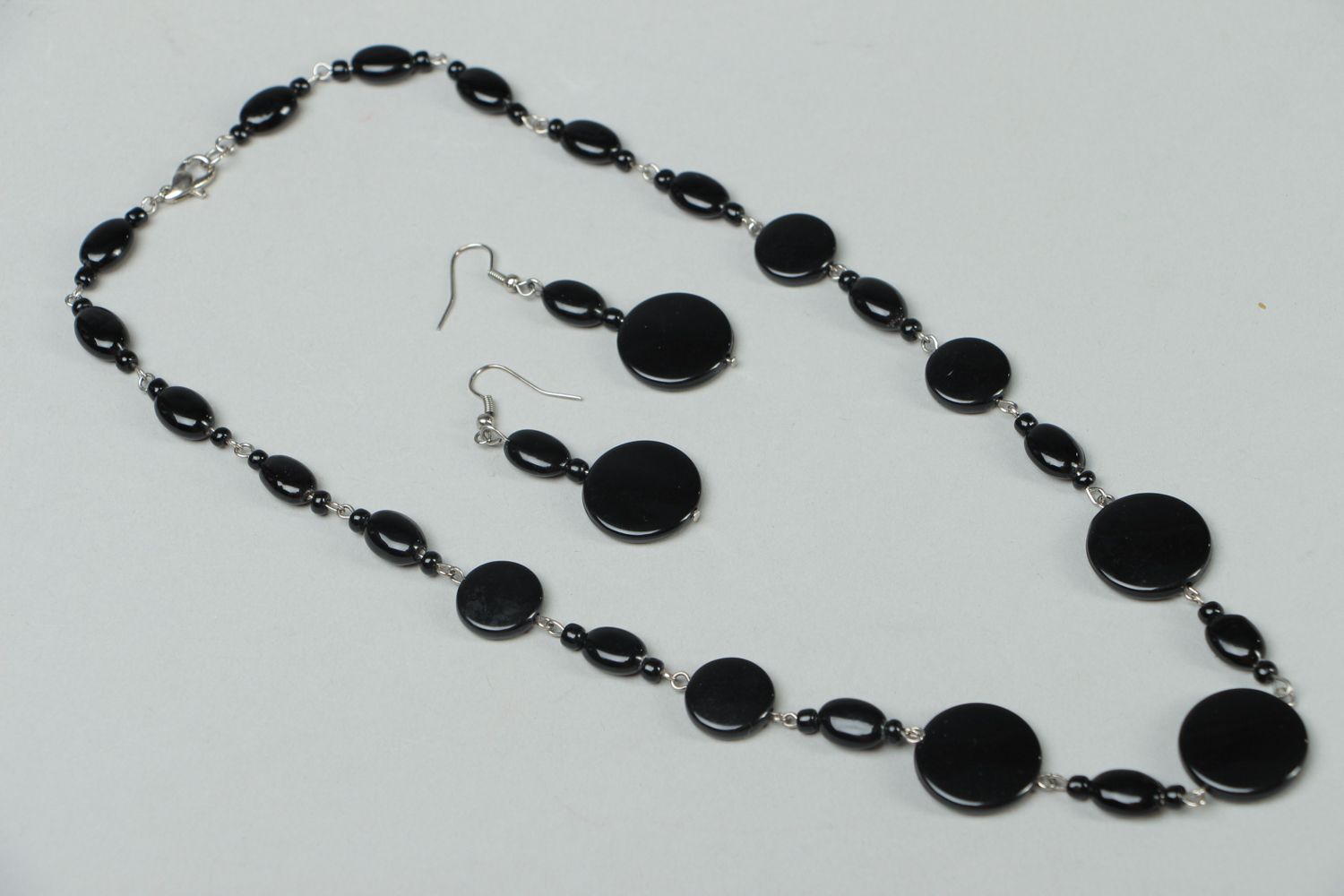 Black plastic jewelry earrings and bead necklace photo 1