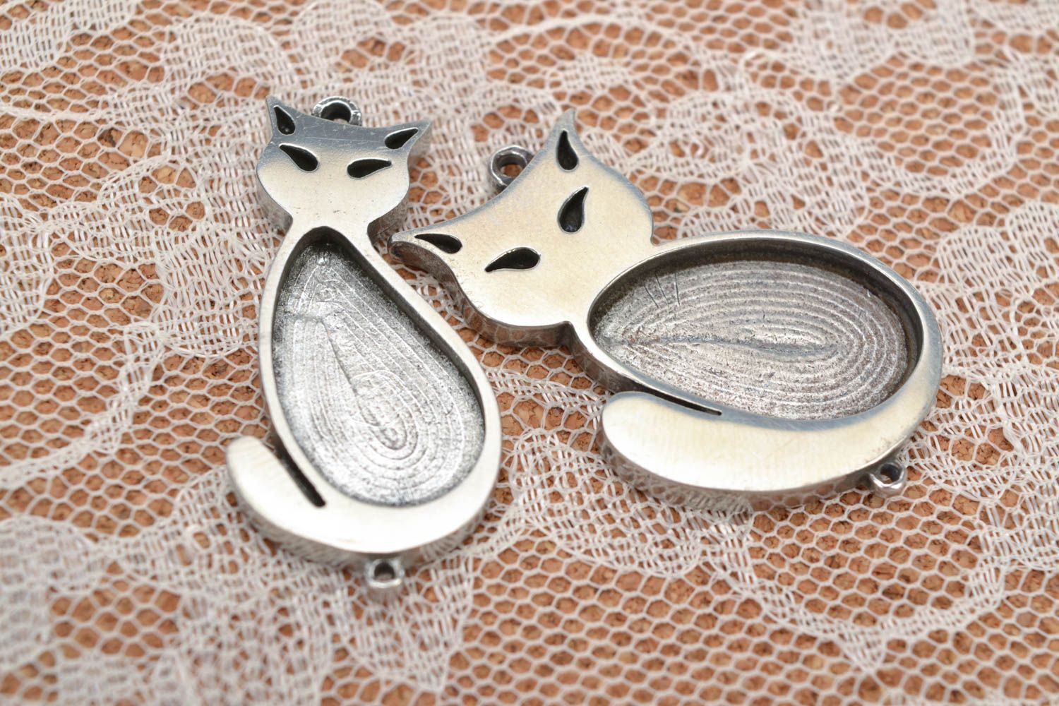 Beautiful handmade paired metal blank pendants set 2 pieces Cats photo 1