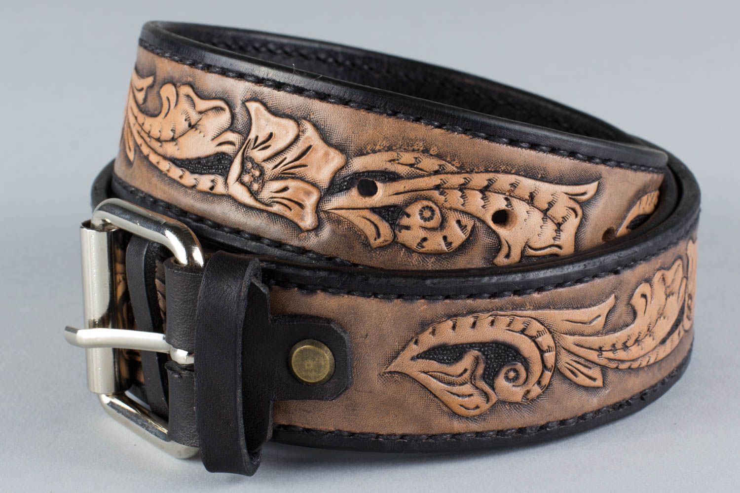 Handmade belt made of natural leather with metal buckle in Sheridan style photo 4