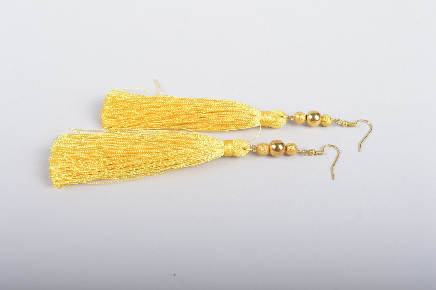 Серьги ручной работы серьги с бахромой желтые серьги из ниток шелковых фото 2