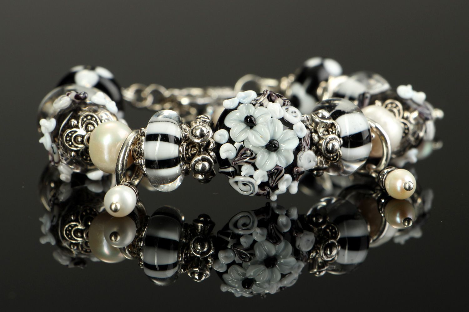 Wrist bracelet with river pearls and glass beads Garden of Eden photo 3