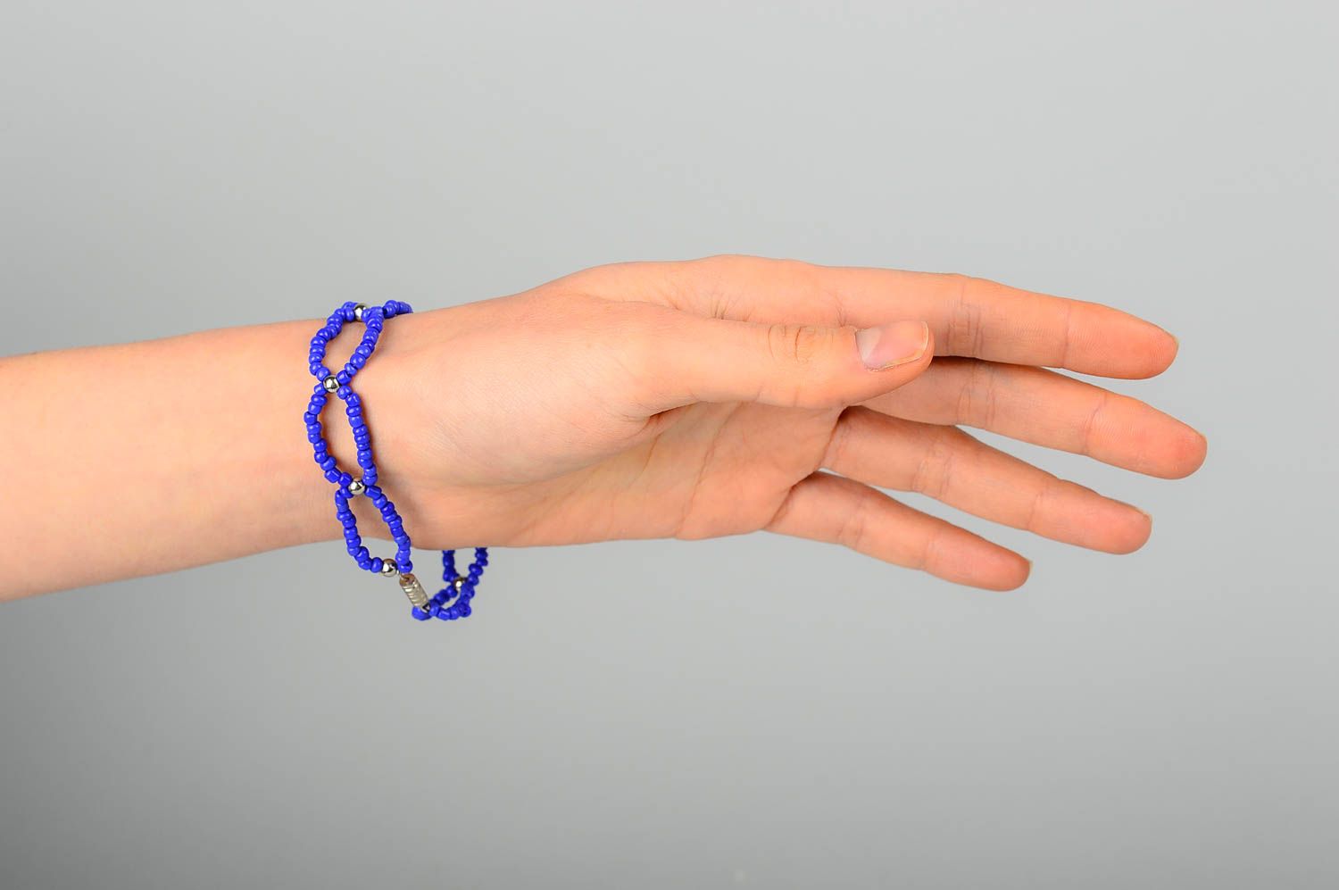 Bracelet perles de rocaille Bijou fait main bleu design original Cadeau femme photo 2
