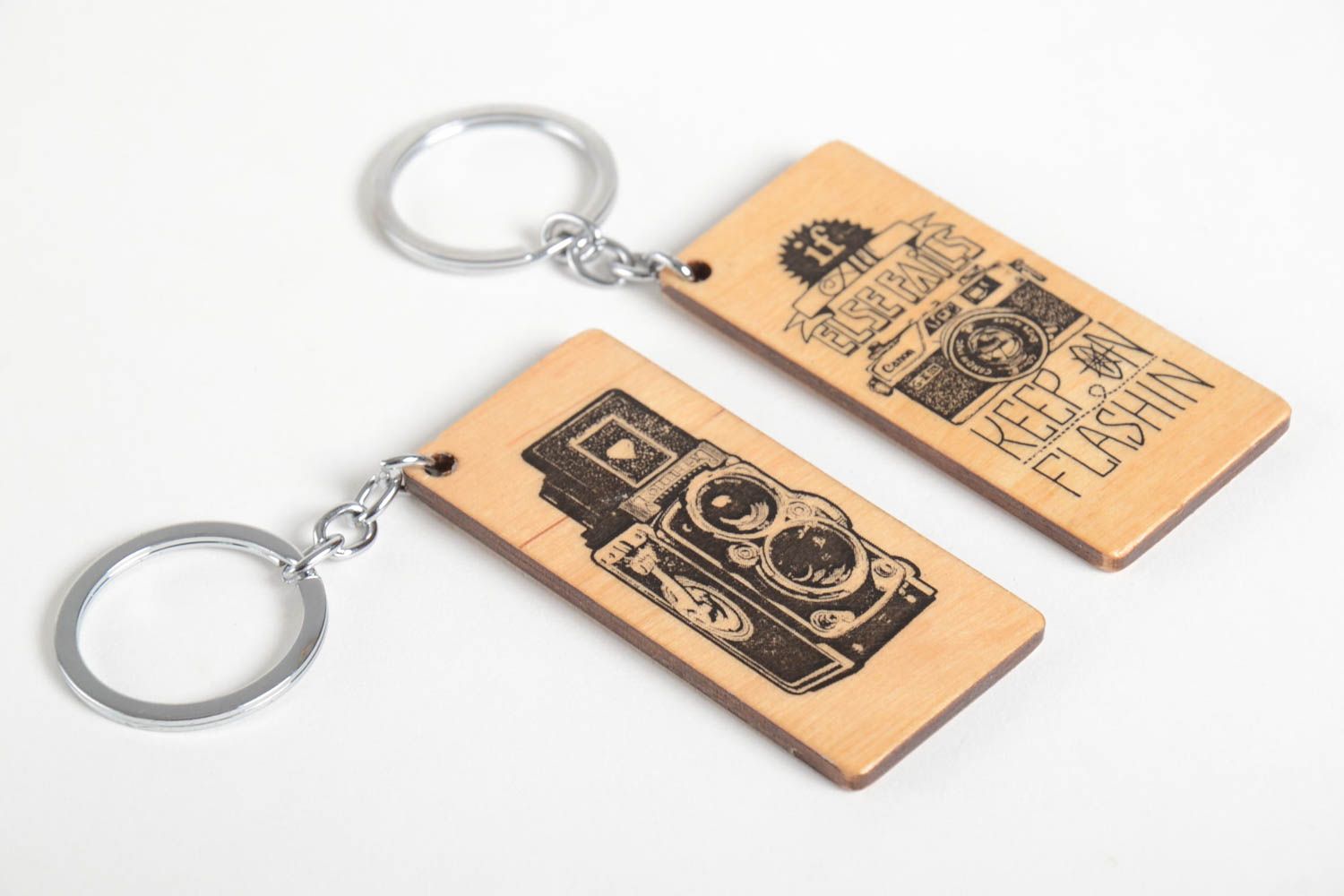 Porte-clés en bois faits main originaux 2 pièces serviettage Accessoires design photo 4