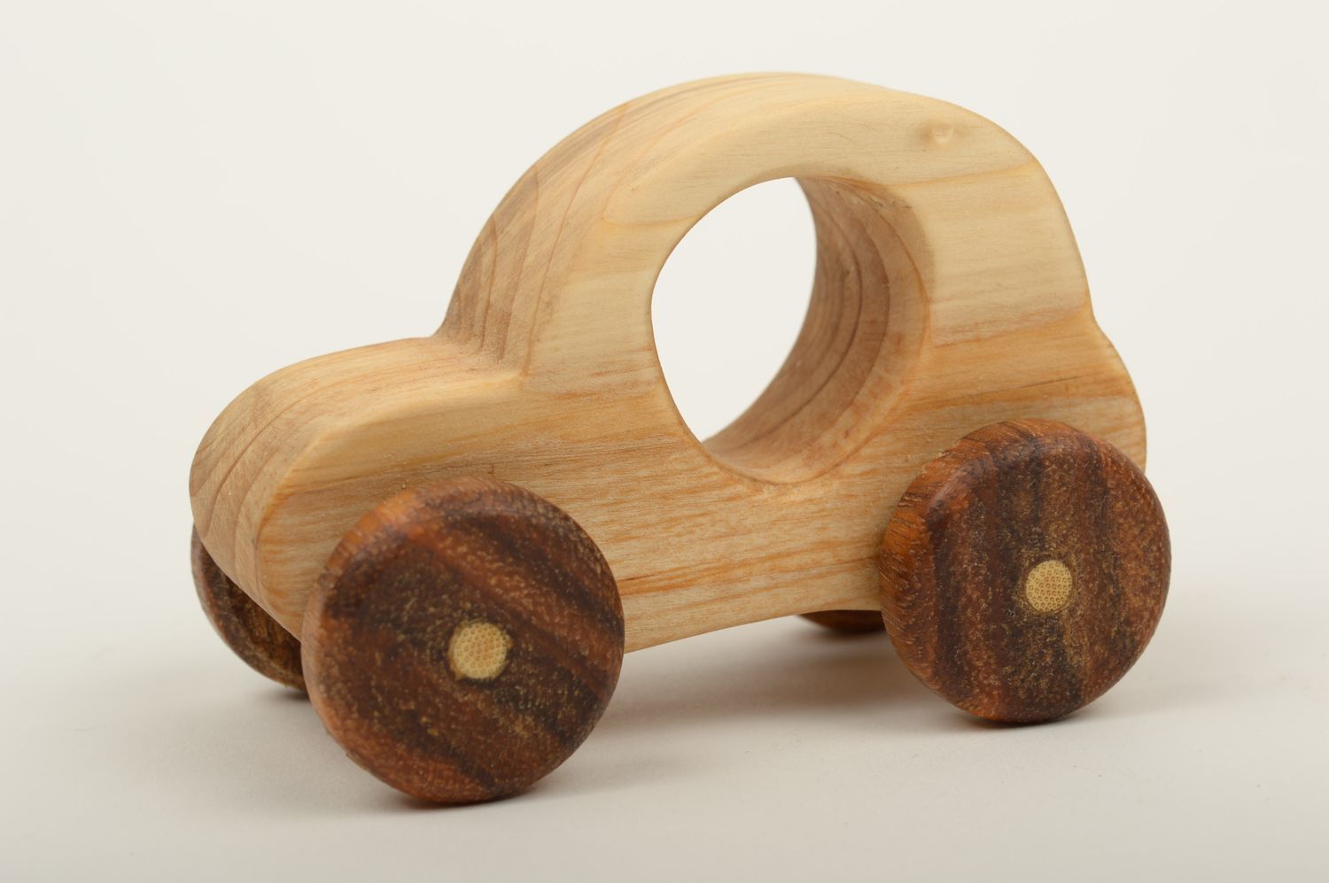 Jouet voiture en bois fait main poli écologique original Cadeau pour enfant photo 1