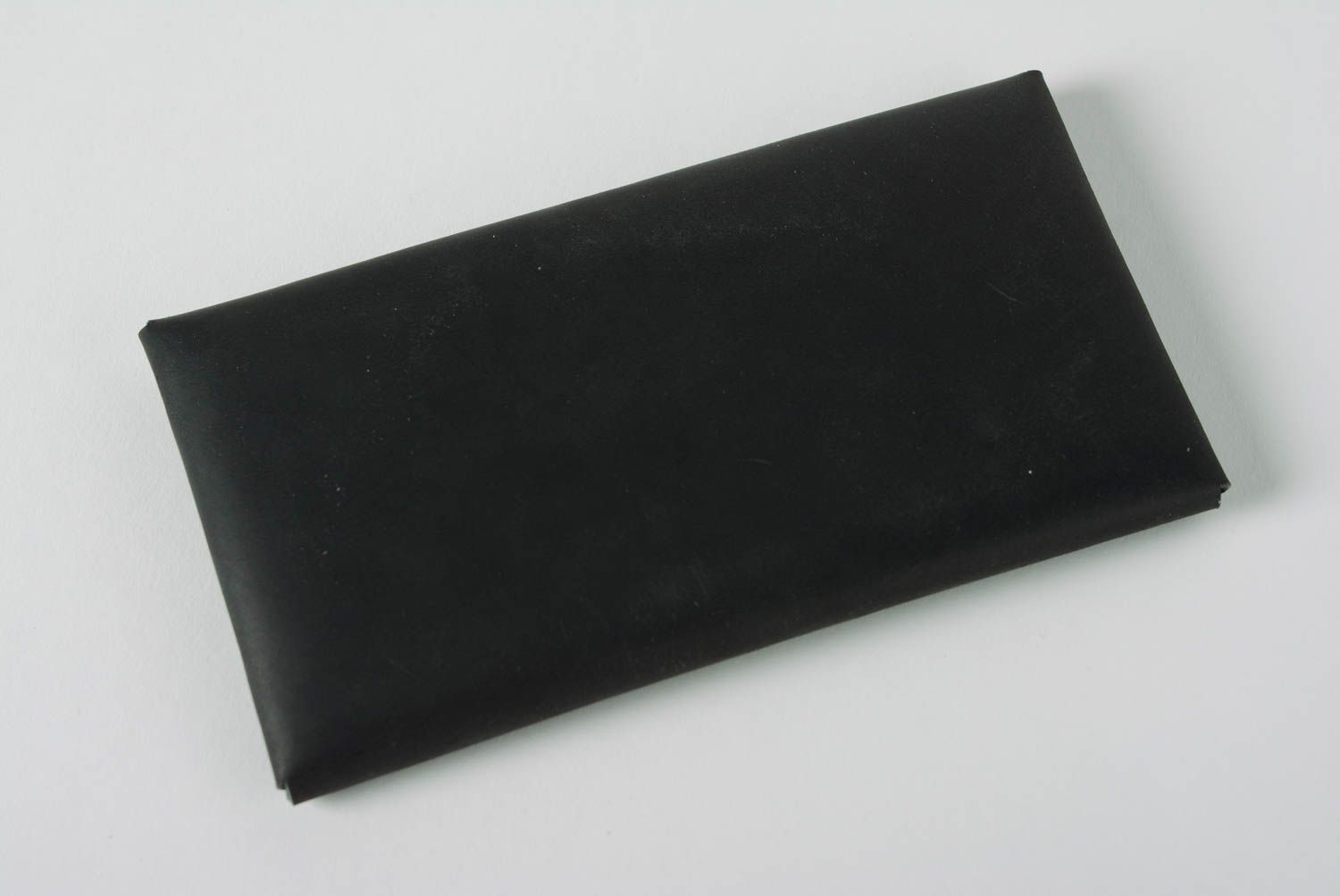 Бумажник из натуральной кожи конверт черный стильный ручной работы авторский фото 4