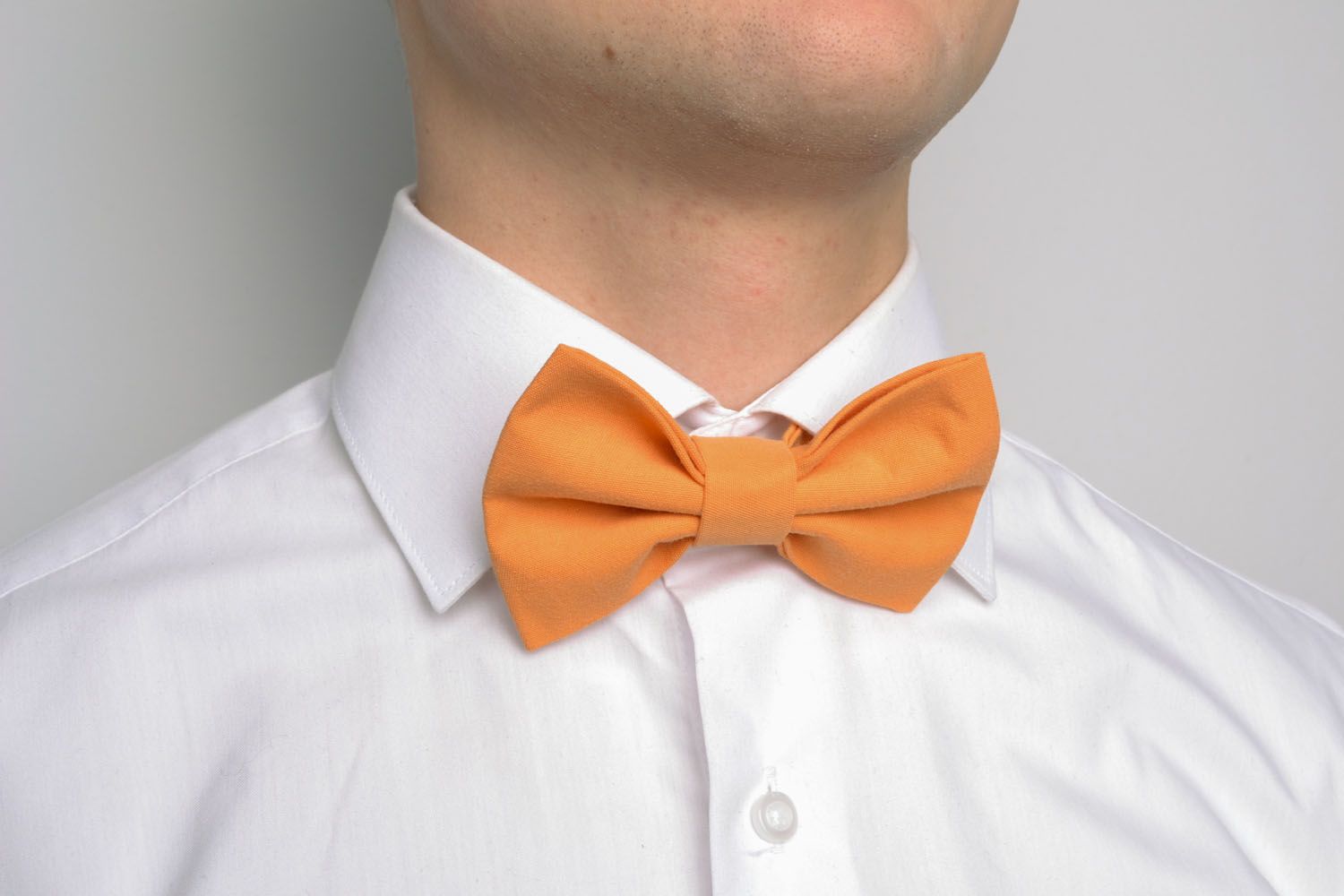 Оранжевый галстук-бабочка фото 1