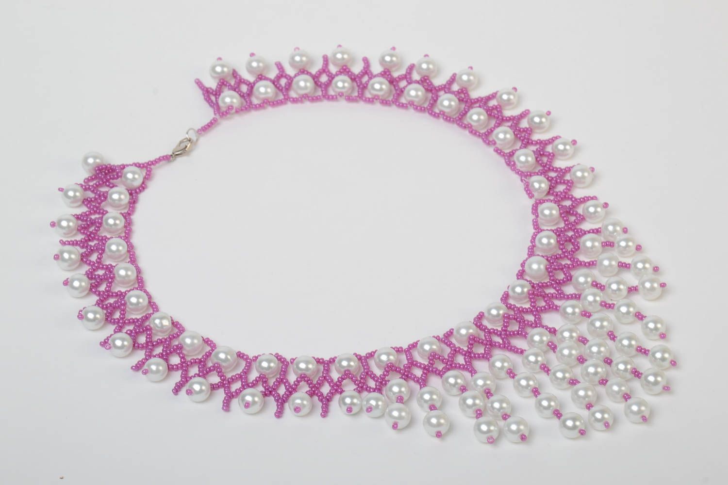 Ungewöhnliches helles Collier aus Glasperlen handmade originell stilvoll für Frauen foto 2