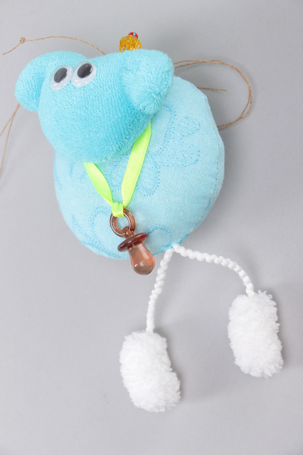 Голубая мягкая игрушка в виде овечки из хлопка и велюра с петелькой для ребенка фото 1