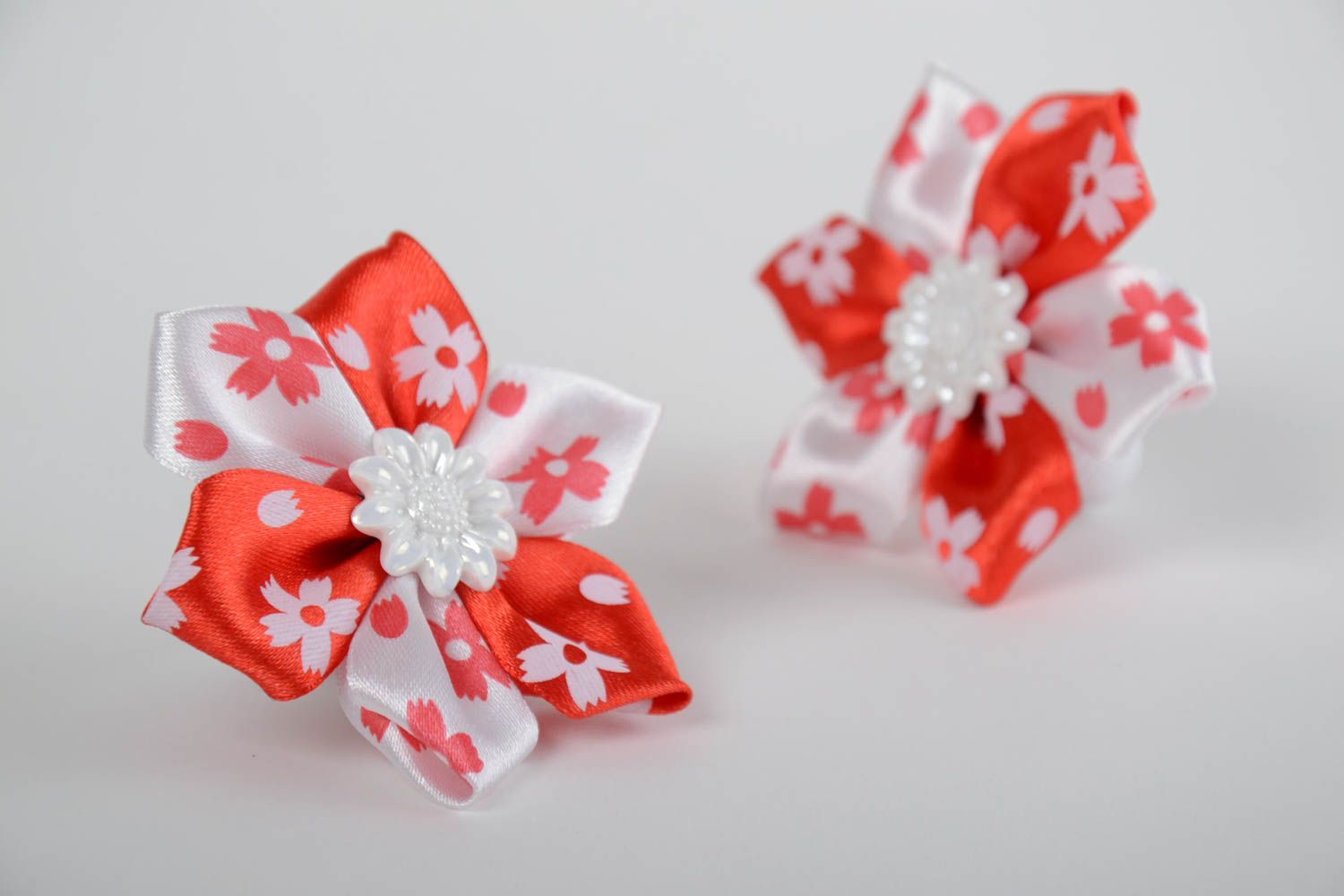 White and red homemade children's kanzashi satin ribbon flower hair ties 2 items photo 5
