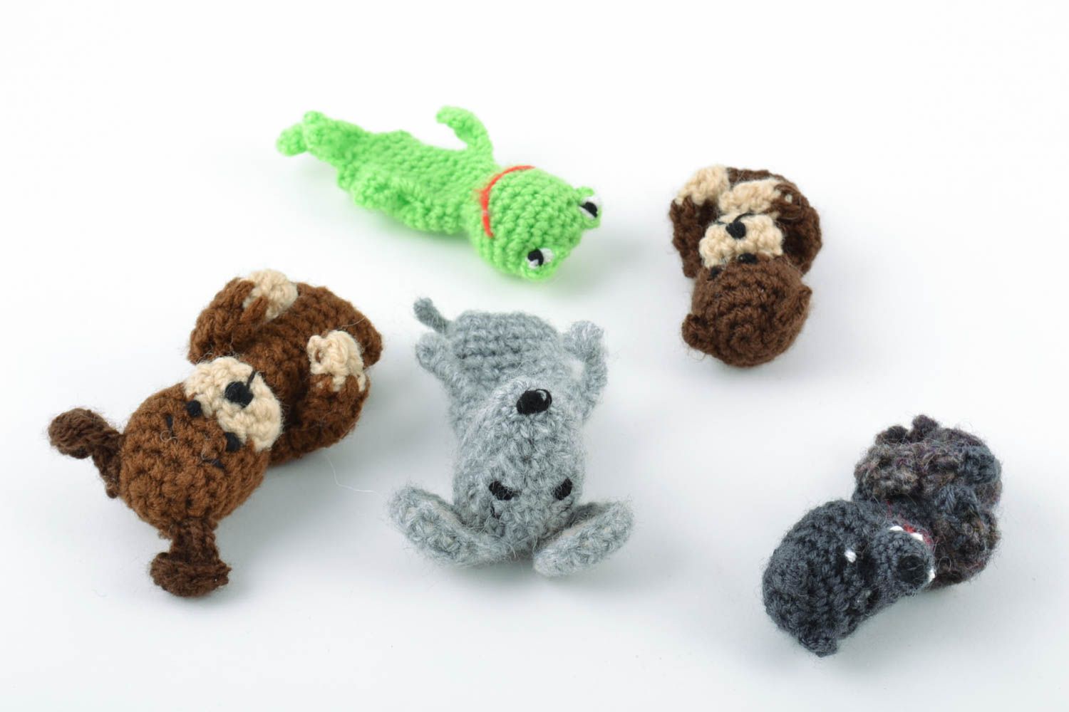 Finger Spielzeuge Set 5 Stück Bär Maus Frosch Wolf Hund aus Wolle handmade foto 3