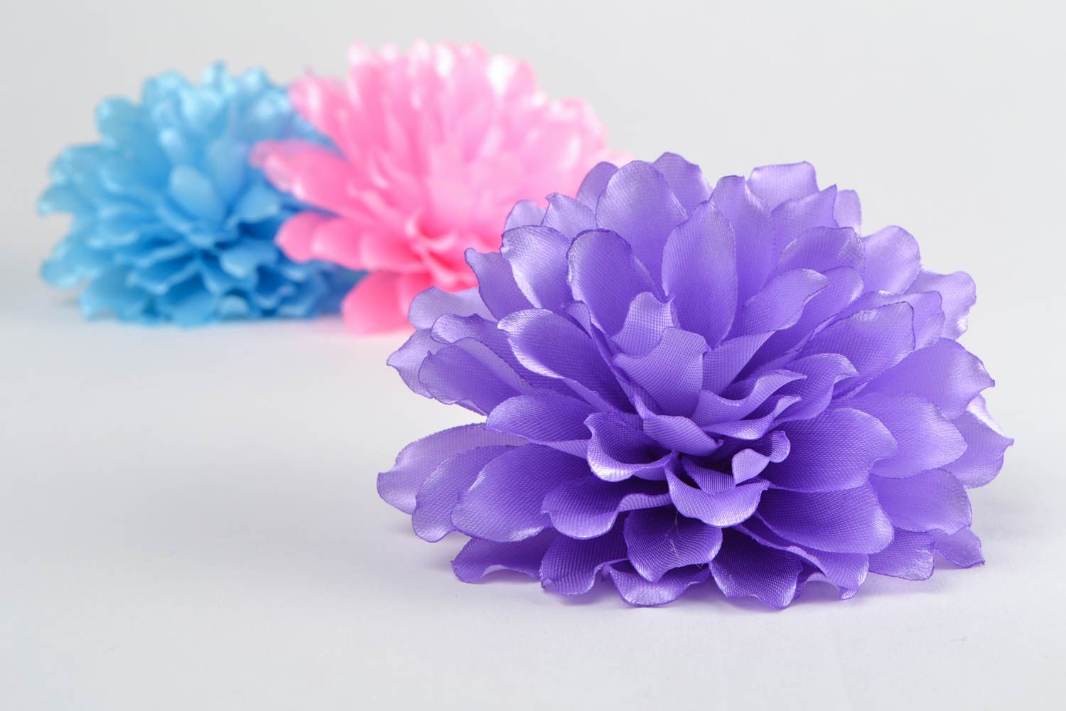 Set of handmade children's satin ribbon flower hair ties 3 pieces photo 3