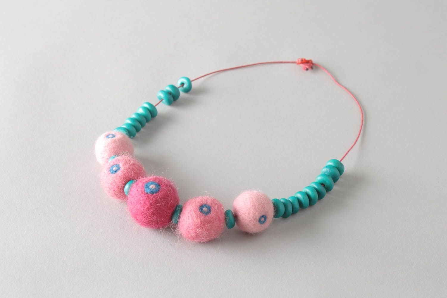 Woolen bead necklace photo 1