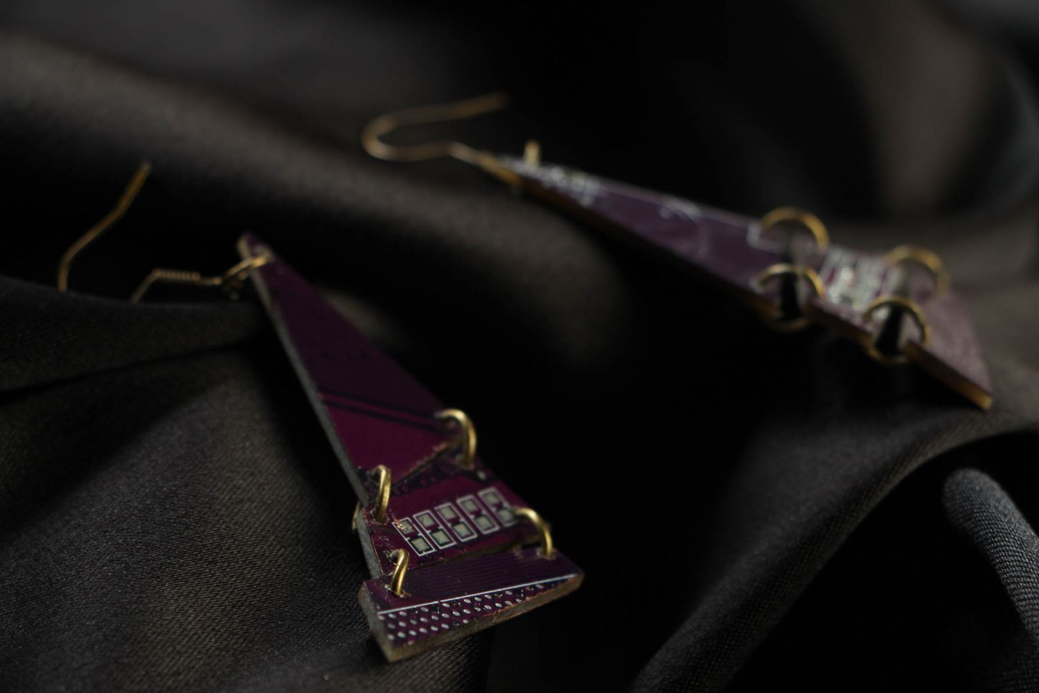 Violet triangular earrings with microchips photo 2