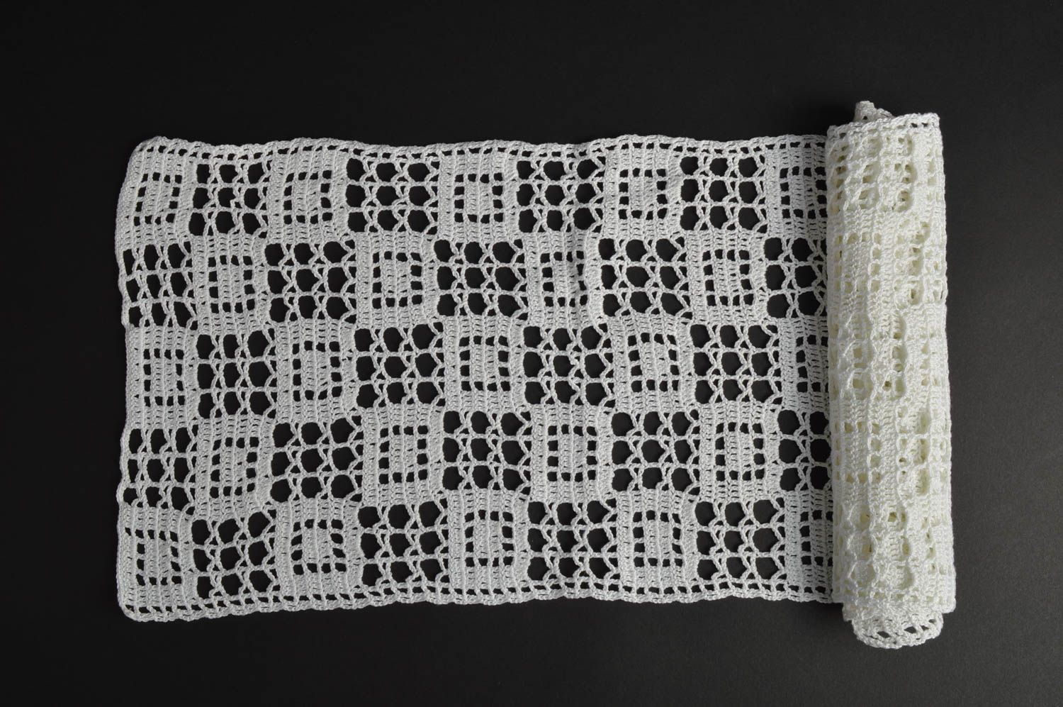 Serviette tricotée faite main ajourée de table ou commode en coton déco photo 1