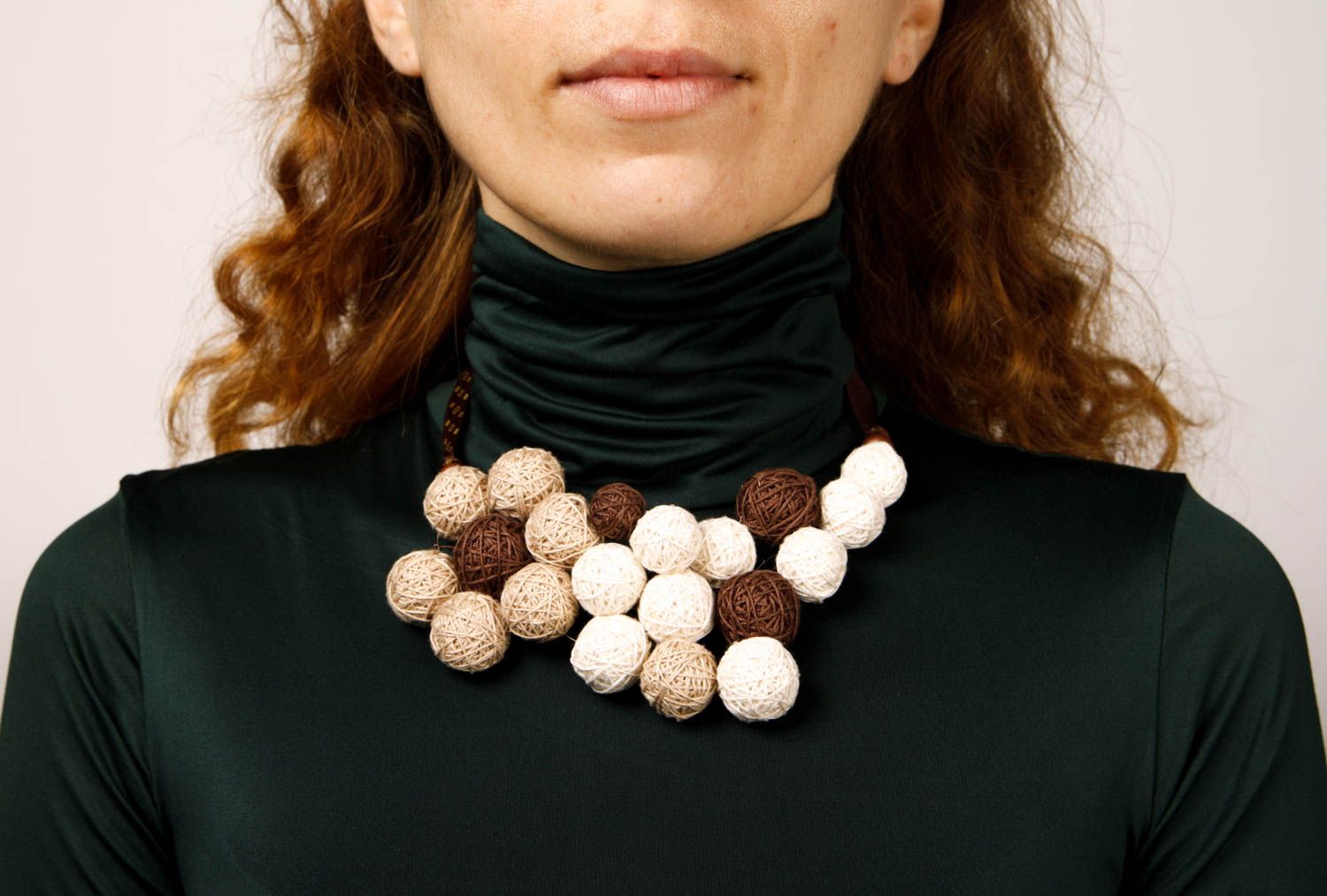 Collier volumineux textile Bijou fait main beige-marron Cadeau pour femme photo 1