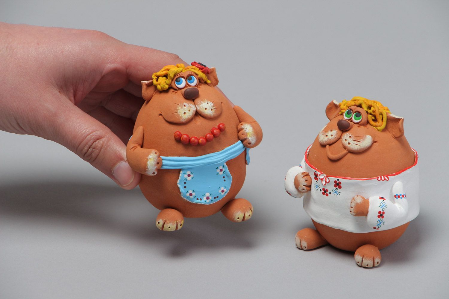 Salero y pimentero artesanales de cerámica con forma de gatos gordos 2 piezas  foto 5