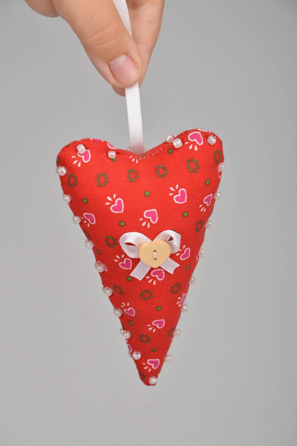 Coeur rouge en tissu à suspendre fait main original décoration romantique photo 3