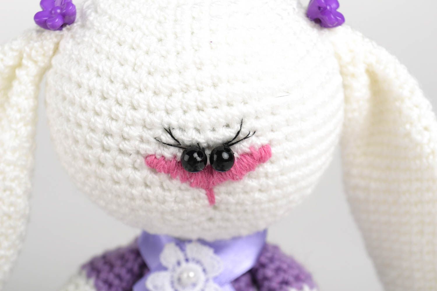 Doudou lapin blanc Jouet tricot fait main mi-laine demi-acrylique Cadeau enfant photo 3